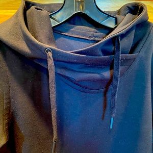 ****SoLD***Lululemon size 6 black scuba hoodie.